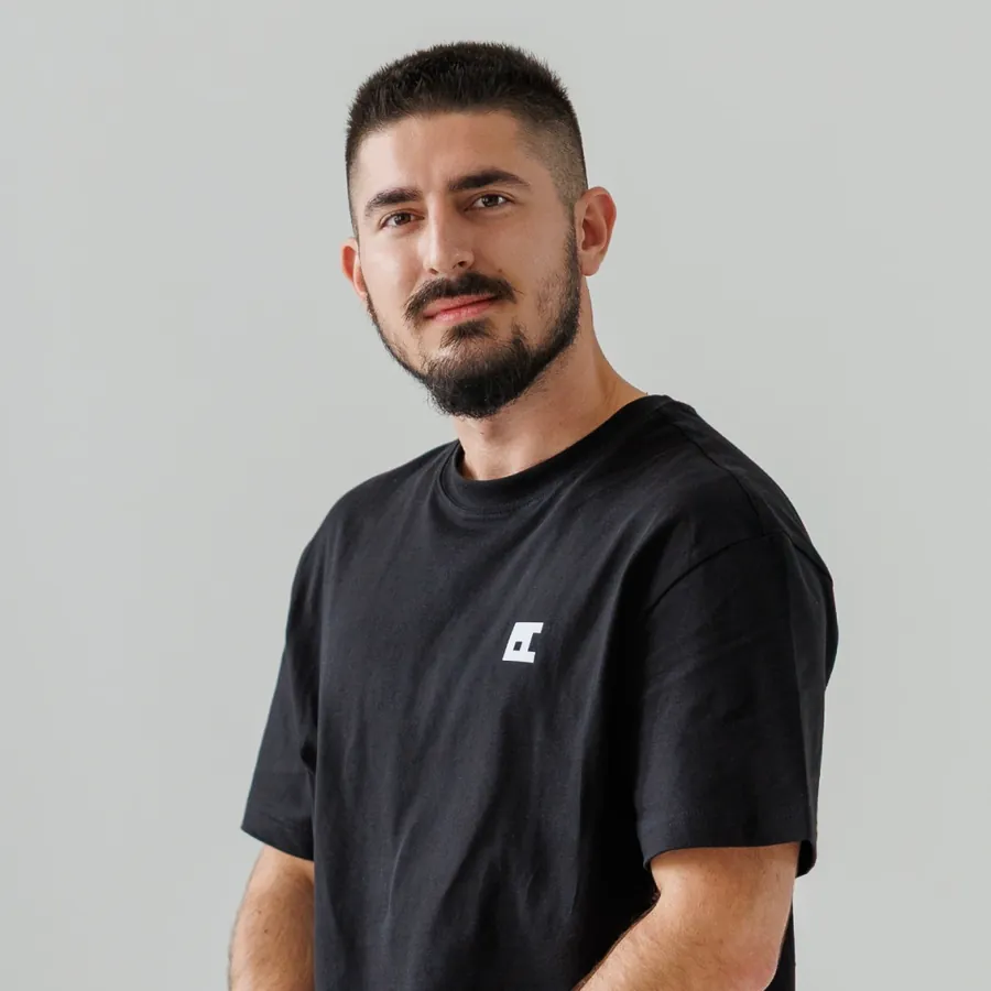 Portret Alex Popescu